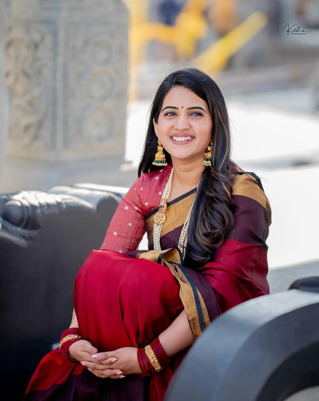 SOUTH INDIAN TV ACTRESS SRAVANTHI CHOKARAPU STILLS IN MAROON SAREE 13